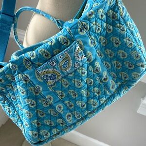 VERA BRADLEY TURQUOISE PAISLEY DUFFLE BAG